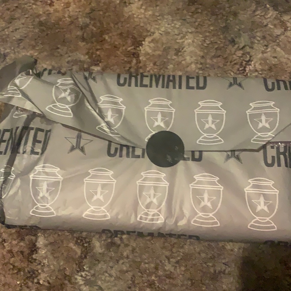 Cremated palette not even out of the tissue